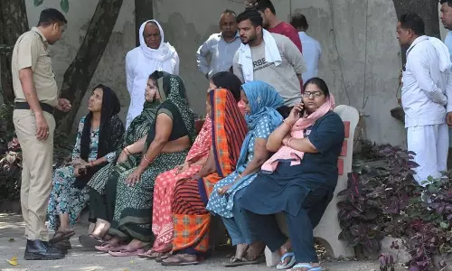 Panchkula में एक ही परिवार के तीन बच्चों समेत सात लोगों की आत्महत्या Panchkula में एक ही परिवार के तीन बच्चों समेत सात लोगों की आत्महत्या