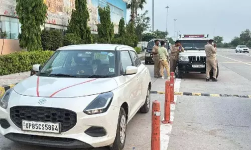 यमुना Expressway: चांदी कारोबारी की कार से 40 लाख कैश बरामद