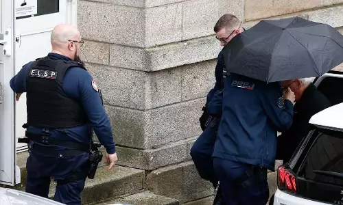 France: 299 बच्चों से दुष्कर्म के दोषी सर्जन को 20 साल की सजा