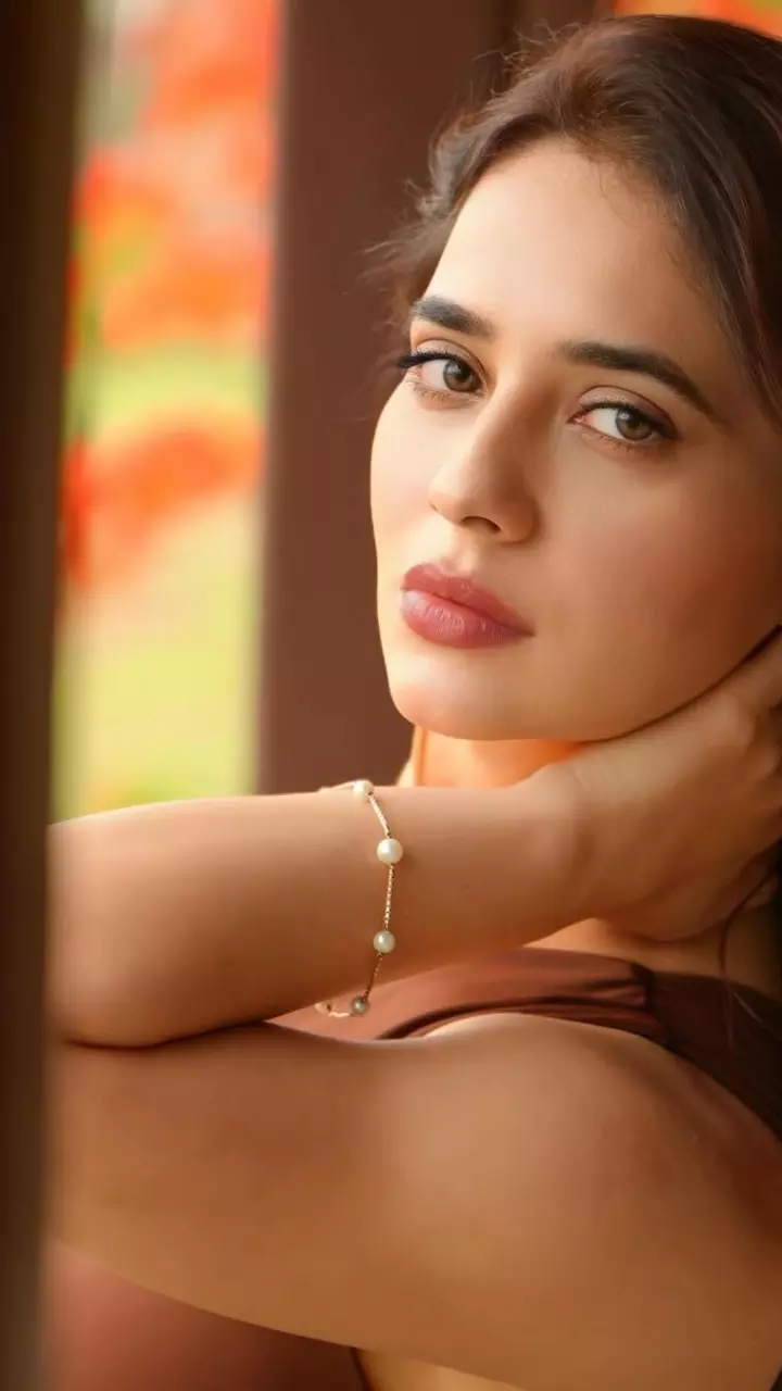 प्रियंका रेवड़ी नजर आई हॉट