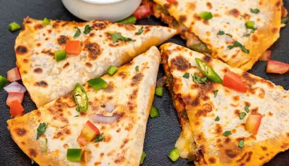 Pizza Paratha: ऐसे बनाएं स्वादिष्ट पिज़्ज़ा पराठा Pizza Paratha: ऐसे बनाएं स्वादिष्ट पिज़्ज़ा पराठा