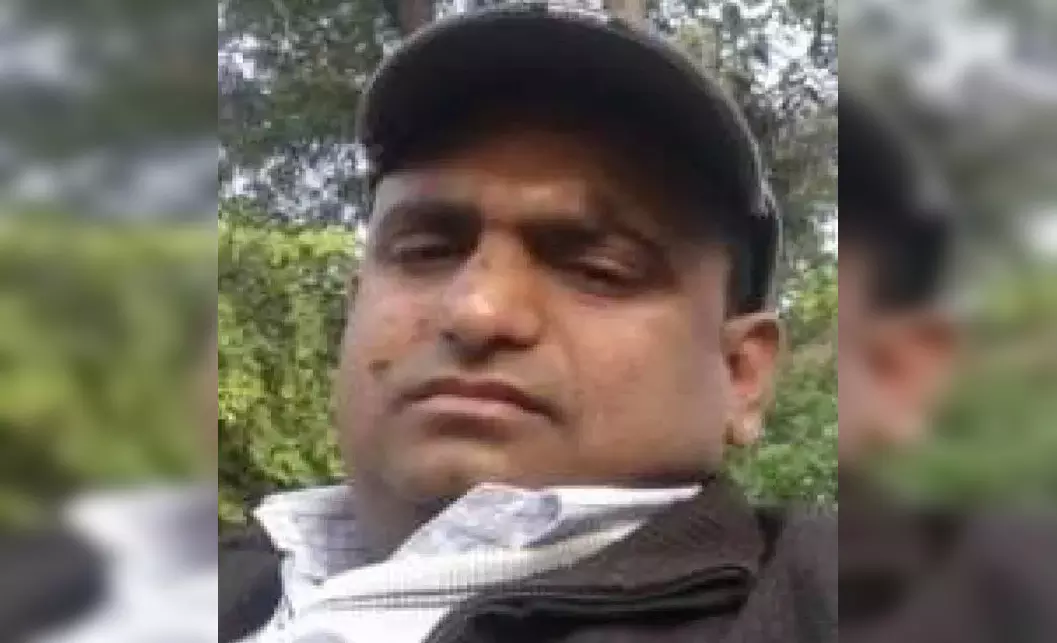 बाप रे! मीटिंग में सरकारी अफसर को आया हार्ट अटैक, मौत के बाद हड़कंप बाप रे! मीटिंग में सरकारी अफसर को आया हार्ट अटैक, मौत के बाद हड़कंप