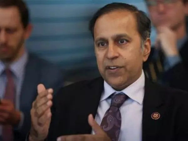 US कांग्रेसी राजा कृष्णमूर्ति ने ट्रम्प प्रशासन द्वारा छात्र वीजा पर रोक लगाने का विरोध किया US कांग्रेसी राजा कृष्णमूर्ति ने ट्रम्प प्रशासन द्वारा छात्र वीजा पर रोक लगाने का विरोध किया