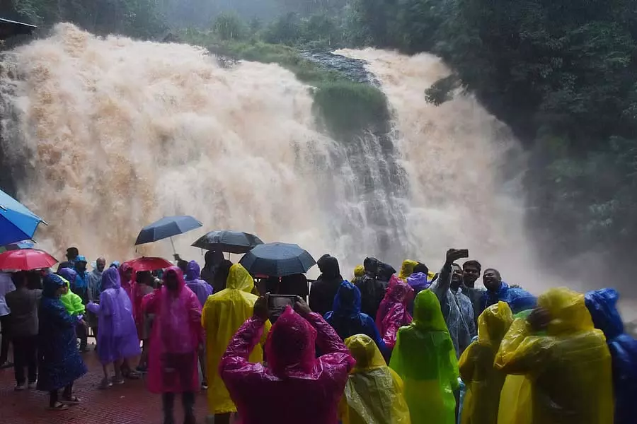 लगातार बारिश ठंडी हवा: कलबुर्गी में तापमान 25 डिग्री सेल्सियस तक गिरा लगातार बारिश ठंडी हवा: कलबुर्गी में तापमान 25 डिग्री सेल्सियस तक गिरा