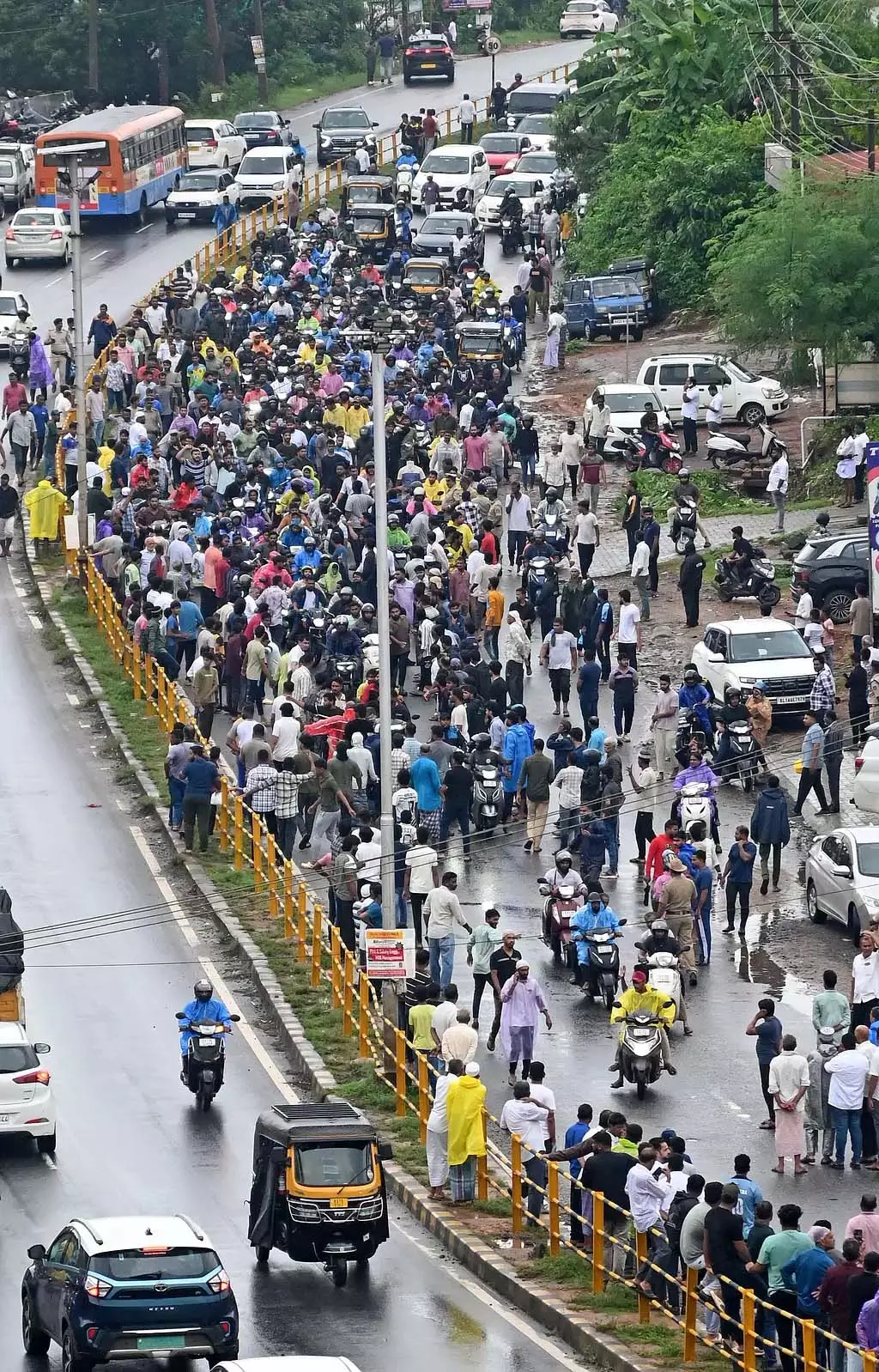 अब्दुल की हत्या से आक्रोश भड़क उठा: फरंगीपेट, बीसी रोड अघोषित बंद अब्दुल की हत्या से आक्रोश भड़क उठा: फरंगीपेट, बीसी रोड अघोषित बंद