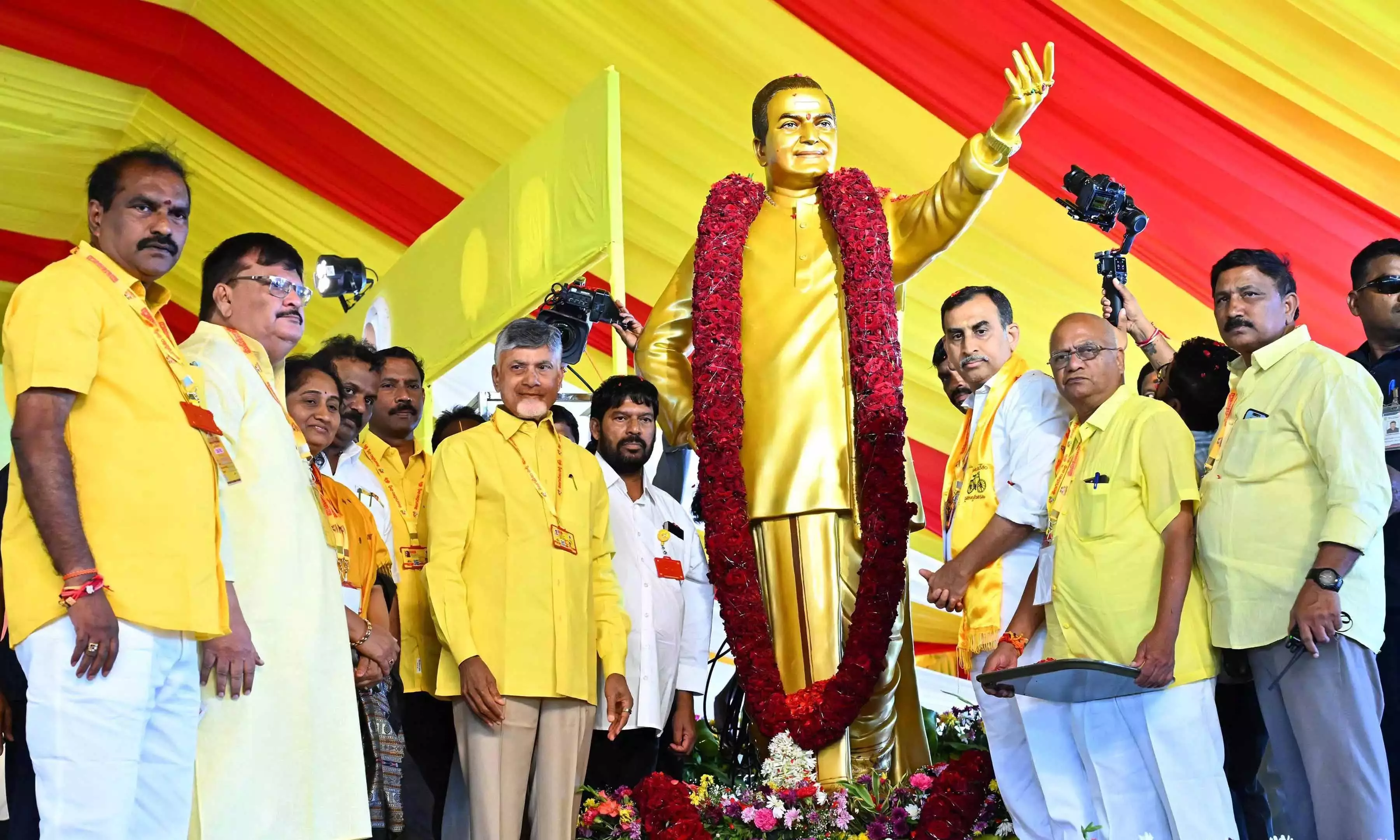 महानाडु में छह प्रस्ताव तेलुगु लोगों के इतिहास को फिर से लिखेंगे: Naidu महानाडु में छह प्रस्ताव तेलुगु लोगों के इतिहास को फिर से लिखेंगे: Naidu