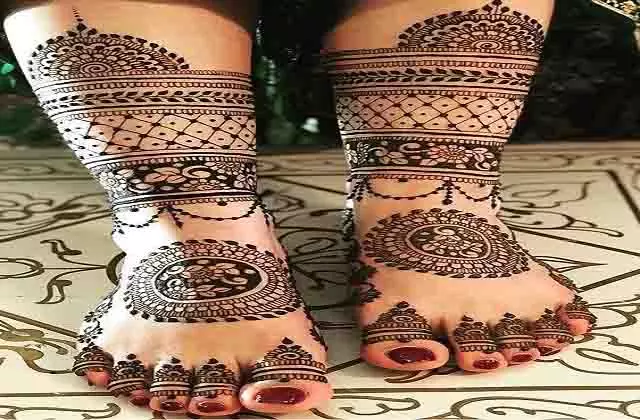 Foot Mehndi Design: छुट्टी हो या शादी, पैरों पर मेहंदी से पाएं परफेक्ट लुक - ट्रेंडिंग डिजाइनों पर एक नजर Foot Mehndi Design: छुट्टी हो या शादी, पैरों पर मेहंदी से पाएं परफेक्ट लुक - ट्रेंडिंग डिजाइनों पर एक नजर