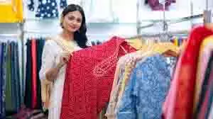 Summer Tips: गर्मी के मौसम में उमस से मिलेगी राहत, ऐसा होना चाहिए आपका पहनावा Summer Tips: गर्मी के मौसम में उमस से मिलेगी राहत, ऐसा होना चाहिए आपका पहनावा
