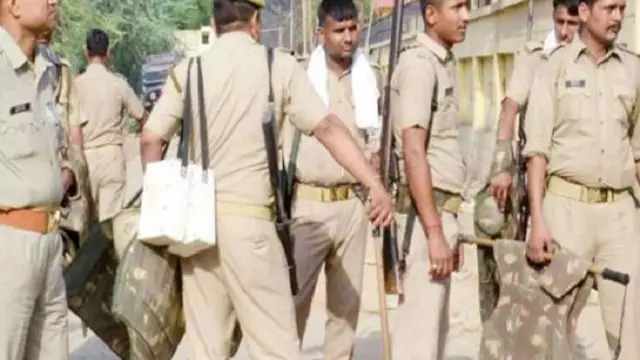 होमगार्ड भर्ती के लिए फिजिकल टेस्ट के दौरान युवक की मौत, 7 अन्य की हालत गंभीर होमगार्ड भर्ती के लिए फिजिकल टेस्ट के दौरान युवक की मौत, 7 अन्य की हालत गंभीर