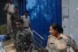 Bihar: पुलिस टीम पर भयंकर हमला; 6 जवान घायल, आरोपी फरार Bihar: पुलिस टीम पर भयंकर हमला; 6 जवान घायल, आरोपी फरार