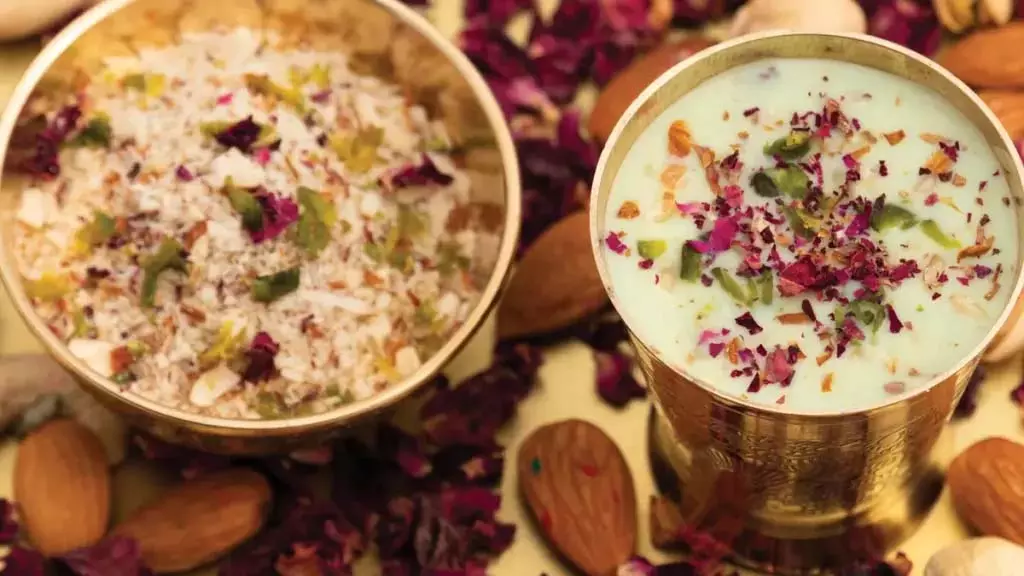 Thandai Recipe:अपने मेहमानों को परोसें स्वादिष्ट ठंडे पेय Thandai Recipe:अपने मेहमानों को परोसें स्वादिष्ट ठंडे पेय