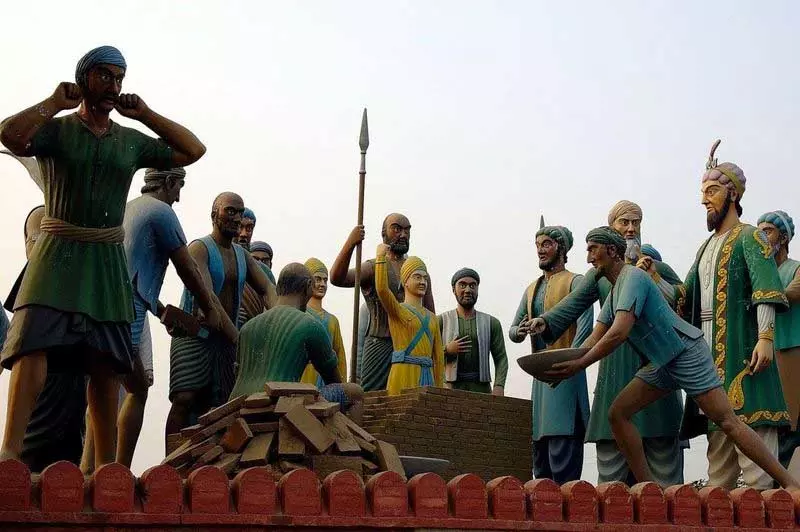 Gurdwara मेहदियाना साहिब में मूर्तियां सिख इतिहास को जीवंत करती Gurdwara मेहदियाना साहिब में मूर्तियां सिख इतिहास को जीवंत करती