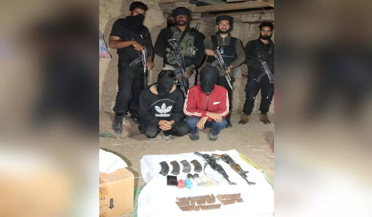 Jammu-Kashmir में आतंक पर करारा प्रहार, लश्कर के दो गुर्गे गिरफ्तार Jammu-Kashmir में आतंक पर करारा प्रहार, लश्कर के दो गुर्गे गिरफ्तार