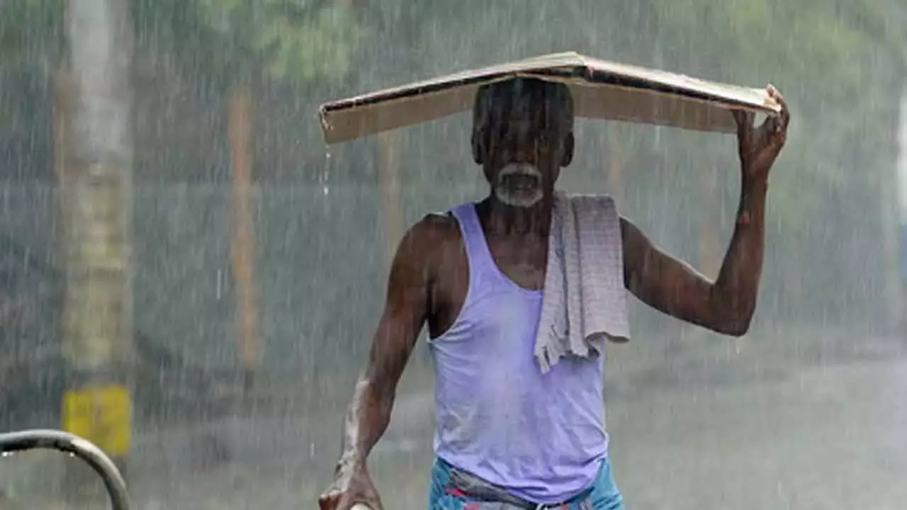 बेमौसम गर्मी की बारिश ने तमिलनाडु के पश्चिमी और दक्षिणी क्षेत्रों में पर्यटन को प्रभावित किया बेमौसम गर्मी की बारिश ने तमिलनाडु के पश्चिमी और दक्षिणी क्षेत्रों में पर्यटन को प्रभावित किया