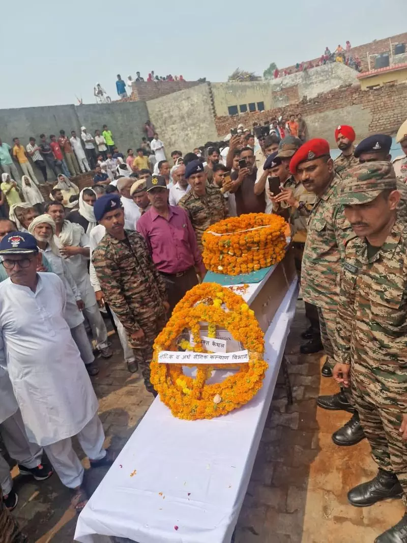 Jawan गुरमीत का कैथल गांव में सैन्य सम्मान के साथ अंतिम संस्कार किया गया Jawan गुरमीत का कैथल गांव में सैन्य सम्मान के साथ अंतिम संस्कार किया गया