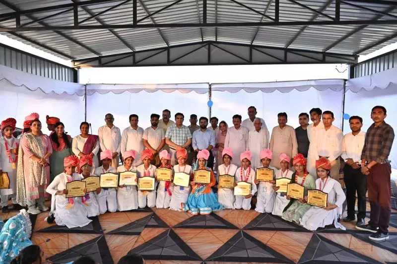 Sirsa गांव में महिला डिजिटल लाइब्रेरी का उद्घाटन, छात्राओं को किया सम्मानित Sirsa गांव में महिला डिजिटल लाइब्रेरी का उद्घाटन, छात्राओं को किया सम्मानित
