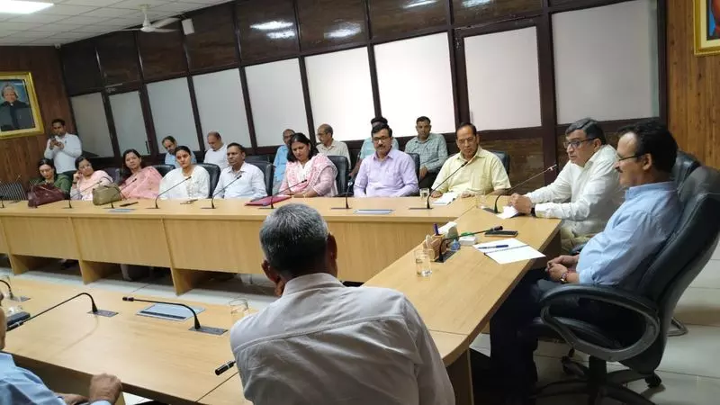 सभी स्नातकों के लिए रोजगार सुनिश्चित करना मेरा लक्ष्य Sirsa विश्वविद्यालय के नए कुलपति सभी स्नातकों के लिए रोजगार सुनिश्चित करना मेरा लक्ष्य Sirsa विश्वविद्यालय के नए कुलपति