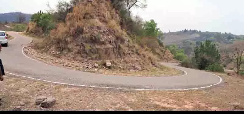 4 साल बाद भी Durana-Ghatnalu लिंक रोड पर बस सेवा शुरू नहीं 4 साल बाद भी Durana-Ghatnalu लिंक रोड पर बस सेवा शुरू नहीं