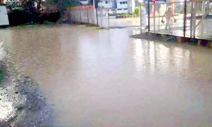KSRTC डिपो क्षेत्र में गंदगी और जलभराव से यात्री परेशान KSRTC डिपो क्षेत्र में गंदगी और जलभराव से यात्री परेशान