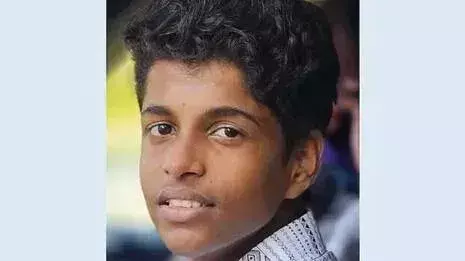Kerala: बस के ऊपर विशाल बरगद का पेड़ गिरा, उपचाराधीन छात्र की मौत Kerala: बस के ऊपर विशाल बरगद का पेड़ गिरा, उपचाराधीन छात्र की मौत