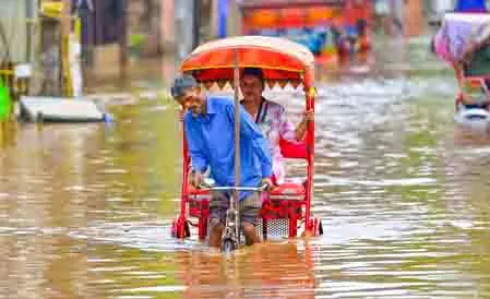 IMD ने पूर्वोत्तर के कई स्थानों पर भारी वर्षा की भविष्यवाणी की IMD ने पूर्वोत्तर के कई स्थानों पर भारी वर्षा की भविष्यवाणी की