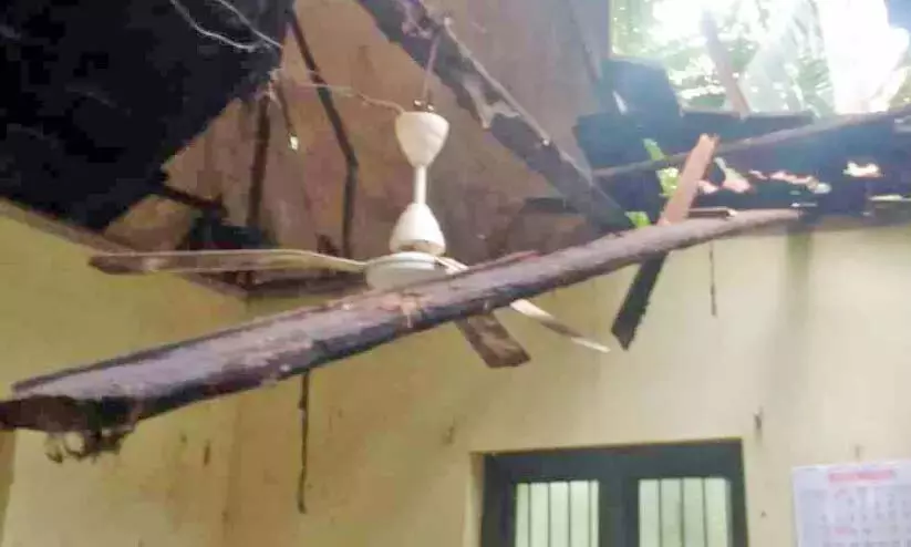 19 घर आंशिक रूप से ढह गए; नौ परिवारों को स्थानांतरित किया गया 19 घर आंशिक रूप से ढह गए; नौ परिवारों को स्थानांतरित किया गया