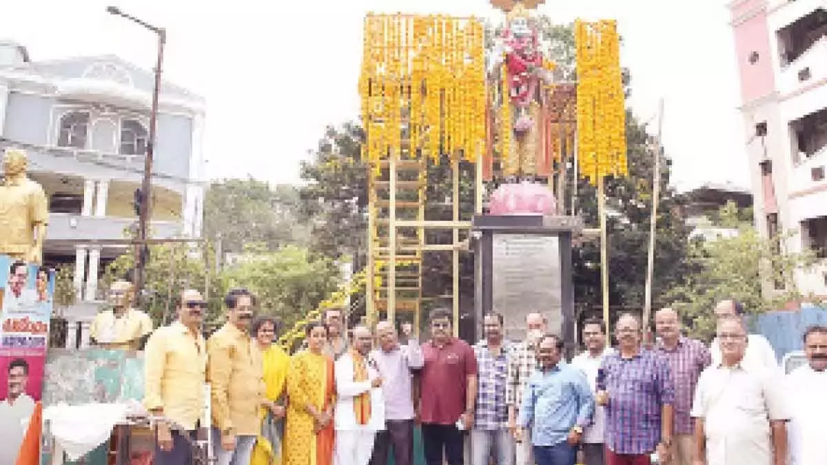 NTR की 102वीं जयंती भव्य तरीके से मनाई गई NTR की 102वीं जयंती भव्य तरीके से मनाई गई