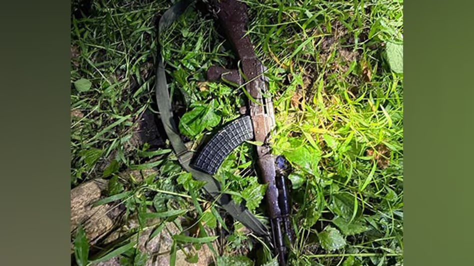 Assam : काजीरंगा मुठभेड़ में हथियारबंद शिकारी मारा गया Assam : काजीरंगा मुठभेड़ में हथियारबंद शिकारी मारा गया