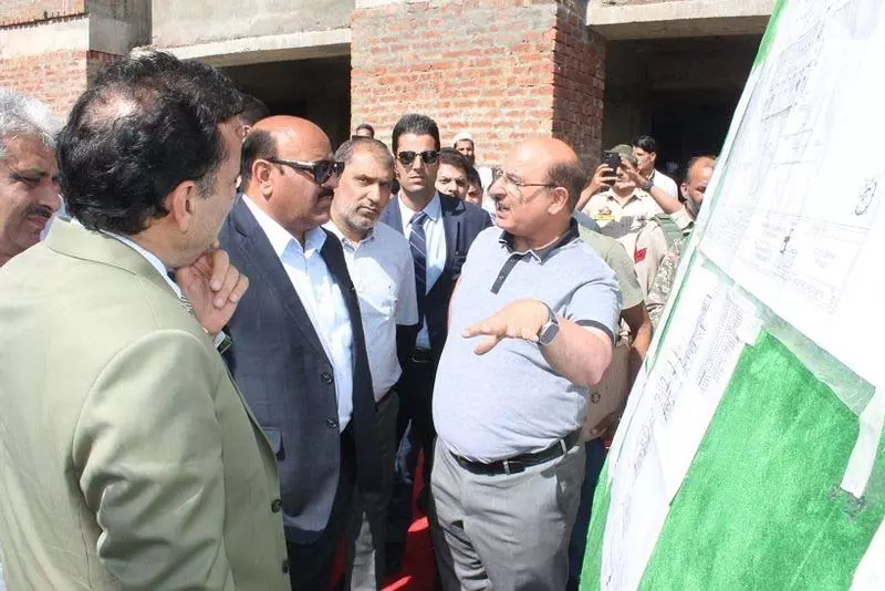 उपमुख्यमंत्री ने श्रीनगर में SKIMS के विस्तार कार्य का निरीक्षण किया उपमुख्यमंत्री ने श्रीनगर में SKIMS के विस्तार कार्य का निरीक्षण किया