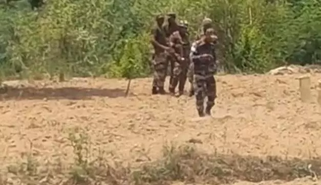 इंदौरा के सनौर में मिला जिंदा मोर्टार, सेना ने किया डिफ्यूज इंदौरा के सनौर में मिला जिंदा मोर्टार, सेना ने किया डिफ्यूज