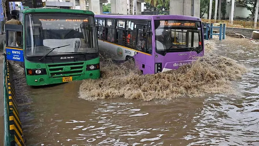 Karnataka: उपमुख्यमंत्री ने जल प्रवाह में बाधा डालने वाली इमारतों को गिराने का आदेश दिया Karnataka: उपमुख्यमंत्री ने जल प्रवाह में बाधा डालने वाली इमारतों को गिराने का आदेश दिया