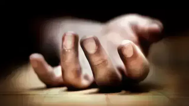 Sidhi में बच्ची की संदिग्ध मौत से फैला मातम, जांच की कर रहे मांग Sidhi में बच्ची की संदिग्ध मौत से फैला मातम, जांच की कर रहे मांग