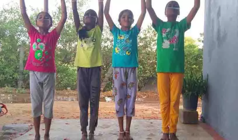 Siddipet में सरकारी स्कूल के शिक्षक बच्चों को डिजिटल डिटॉक्स में मदद कर रहे Siddipet में सरकारी स्कूल के शिक्षक बच्चों को डिजिटल डिटॉक्स में मदद कर रहे