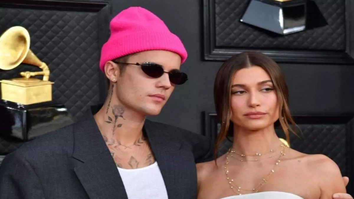 Justin Bieber ने मीन गर्ल विवाद के बीच अरबपति पत्नी हैली के साथ हाथ मिलाया Justin Bieber ने मीन गर्ल विवाद के बीच अरबपति पत्नी हैली के साथ हाथ मिलाया
