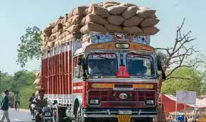 Meghalaya-Mizoram में FCI ट्रकों पर ओवरलोडिंग का आरोप, जांच शुरू Meghalaya-Mizoram में FCI ट्रकों पर ओवरलोडिंग का आरोप, जांच शुरू