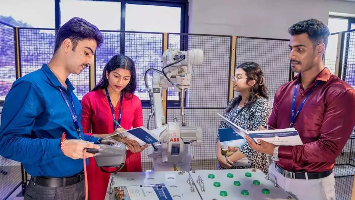 कर्नाटक इंजीनियरिंग कॉलेज में एआई की प्रथम वर्ष की छात्रा ने आत्महत्या की कर्नाटक इंजीनियरिंग कॉलेज में एआई की प्रथम वर्ष की छात्रा ने आत्महत्या की