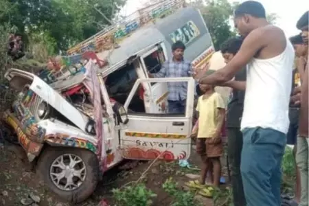 Palamu and Latehar में दो अलग-अलग सड़क दुर्घटनाओं में छह लोगों की मौत, कई घायल Palamu and Latehar में दो अलग-अलग सड़क दुर्घटनाओं में छह लोगों की मौत, कई घायल