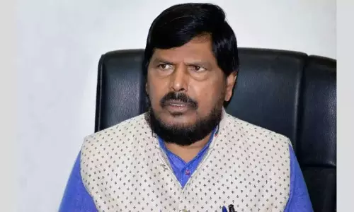 कांग्रेस ने खड़गे को मुख्यमंत्री नहीं बनाया, उनके नेता सामाजिक न्याय की बात न करें : रामदास आठवले कांग्रेस ने खड़गे को मुख्यमंत्री नहीं बनाया, उनके नेता सामाजिक न्याय की बात न करें : रामदास आठवले