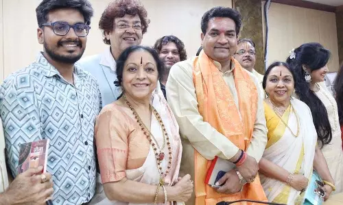मिश्रा ने कलाकारों संग की बातचीत, सांस्कृतिक पुनर्निर्माण का संकल्प मिश्रा ने कलाकारों संग की बातचीत, सांस्कृतिक पुनर्निर्माण का संकल्प
