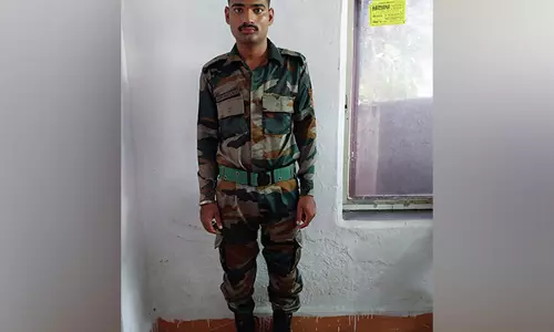 Pune: सेना के जवान के रूप में फर्जीवाड़ा करने वाले व्यक्ति गिरफ्तार Pune: सेना के जवान के रूप में फर्जीवाड़ा करने वाले व्यक्ति गिरफ्तार