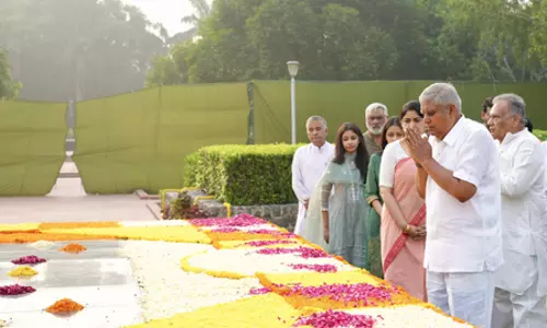 पूर्व पीएम चौधरी चरण सिंह की पुण्यतिथि: उपराष्ट्रपति जगदीप धनखड़ ने दी किसान घाट पर श्रद्धांजलि पूर्व पीएम चौधरी चरण सिंह की पुण्यतिथि: उपराष्ट्रपति जगदीप धनखड़ ने दी किसान घाट पर श्रद्धांजलि