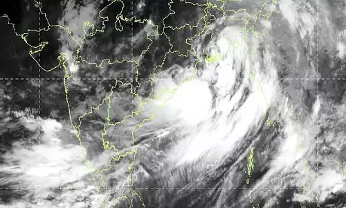 Tamil Nadu : तूफ़ान का संकेत कम दबाव वाले क्षेत्र में मजबूत हो गया