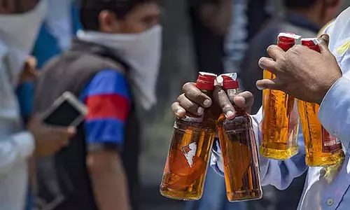 Tamil Nadu : पुडुचेरी में मादक पेय पदार्थों की कीमतें बढ़ गई Tamil Nadu : पुडुचेरी में मादक पेय पदार्थों की कीमतें बढ़ गई