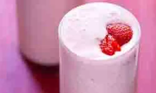 Summer Drink : गर्मियों में हाइड्रेटेड और फ्रेश रहने के लिए पिएं ये स्मूदी, ऐसे करें तैयार Summer Drink : गर्मियों में हाइड्रेटेड और फ्रेश रहने के लिए पिएं ये स्मूदी, ऐसे करें तैयार
