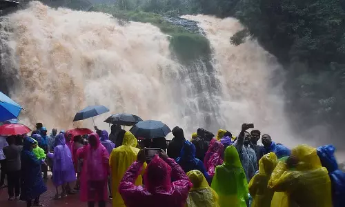लगातार बारिश ठंडी हवा: कलबुर्गी में तापमान 25 डिग्री सेल्सियस तक गिरा लगातार बारिश ठंडी हवा: कलबुर्गी में तापमान 25 डिग्री सेल्सियस तक गिरा