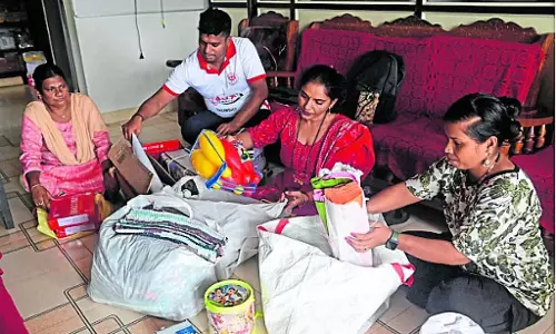 Mangalore : शैक्षिक सामग्री का दान Mangalore : शैक्षिक सामग्री का दान
