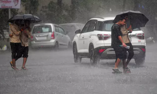 अगले दो दिन तक भारी बारिश और आंधी की आशंका, मौसम विभाग ने जारी किया ऑरेंज अलर्ट अगले दो दिन तक भारी बारिश और आंधी की आशंका, मौसम विभाग ने जारी किया ऑरेंज अलर्ट