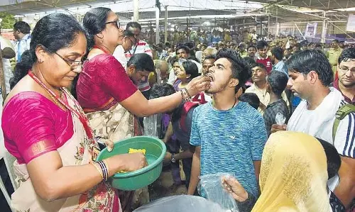 Telangana में 8 और 9 जून को वार्षिक मछली प्रसादम का आयोजन Telangana में 8 और 9 जून को वार्षिक मछली प्रसादम का आयोजन