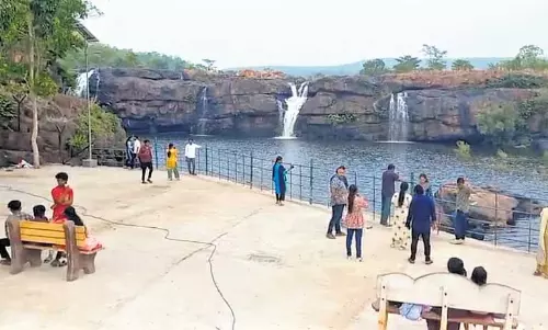 Telangana में शुरुआती बारिश से बोगाथा जलप्रपात जीवंत हो उठा Telangana में शुरुआती बारिश से बोगाथा जलप्रपात जीवंत हो उठा
