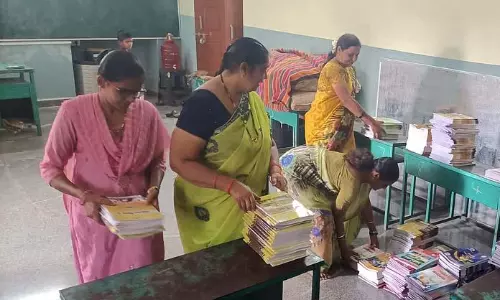 Muddebihal : पाठ्यपुस्तक गोदाम से पानी टपक रहा